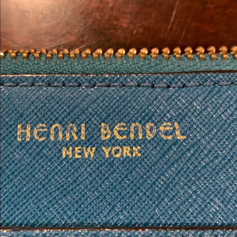 Henri bendel wristlet